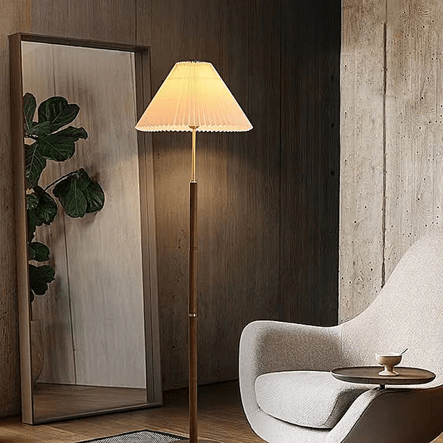 Rattan-Stehlampe aus Holz und Stoff mit weichem, diffusiertem Licht für Wohn- und Schlafräume