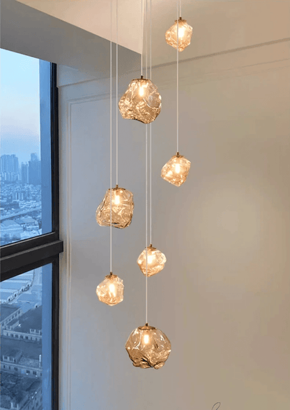 Treppen-Kronleuchter mit mehrstufigem Design und LED-Beleuchtung