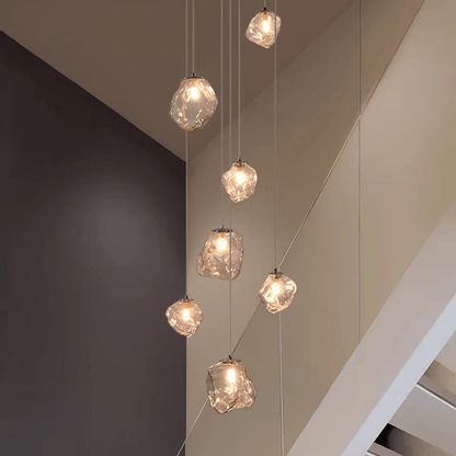 Treppen-Kronleuchter mit mehrstufigem Design und LED-Beleuchtung