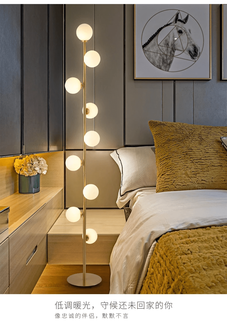 Stehleuchte aus Glas mit Metallrahmen und G9-Fassung für Wohn- und Schlafzimmer