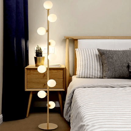 Stehleuchte aus Glas mit Metallrahmen und G9-Fassung für Wohn- und Schlafzimmer