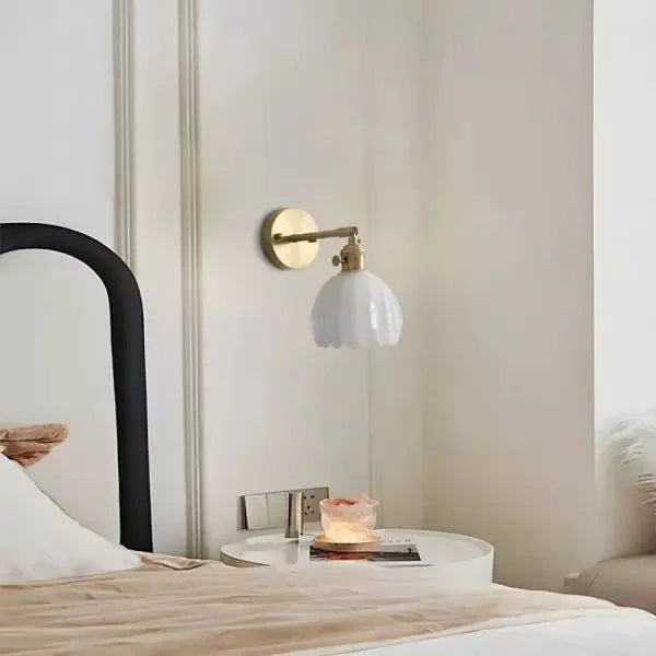 Tulpenglas Wandleuchte mit Metallarm und E26-Fassung für Wohnzimmer und Schlafzimmer