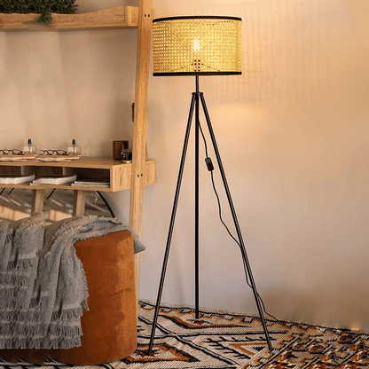 Rattan Stehlampe mit Dreibein-Gestell und E26/E27 Fassung für Wohn- und Arbeitsbereiche