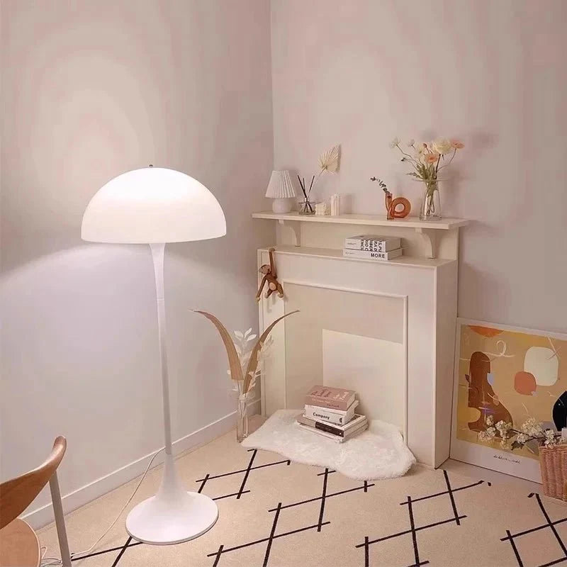 LED Stehleuchte im skandinavischen Pilzdesign mit E27-Fassung für Wohn- und Schlafzimmer