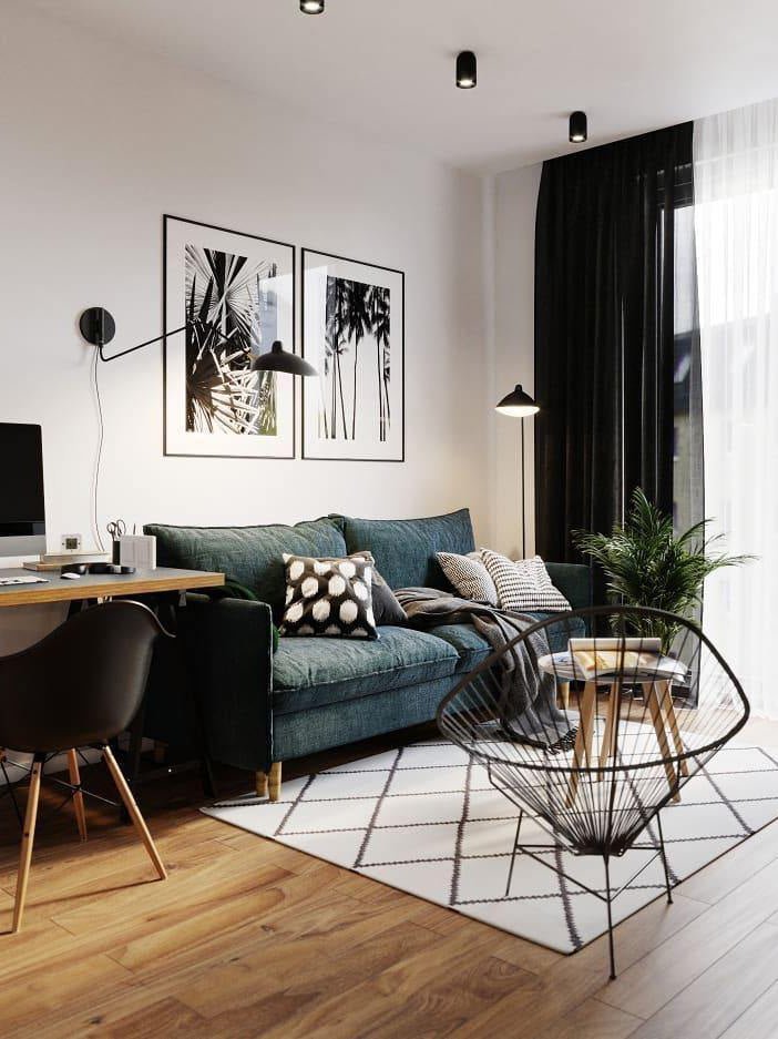 Stehlampe mit drei verstellbaren Armen und gerichteter LED-Beleuchtung für Wohn- und Arbeitsbereiche