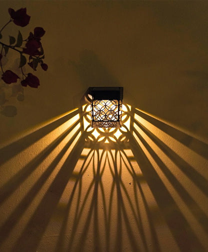 Solar Gartenleuchte mit dekorativem Muster für Wege und Terrassen