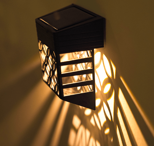 Solar Gartenleuchte mit dekorativem Muster für Wege und Terrassen