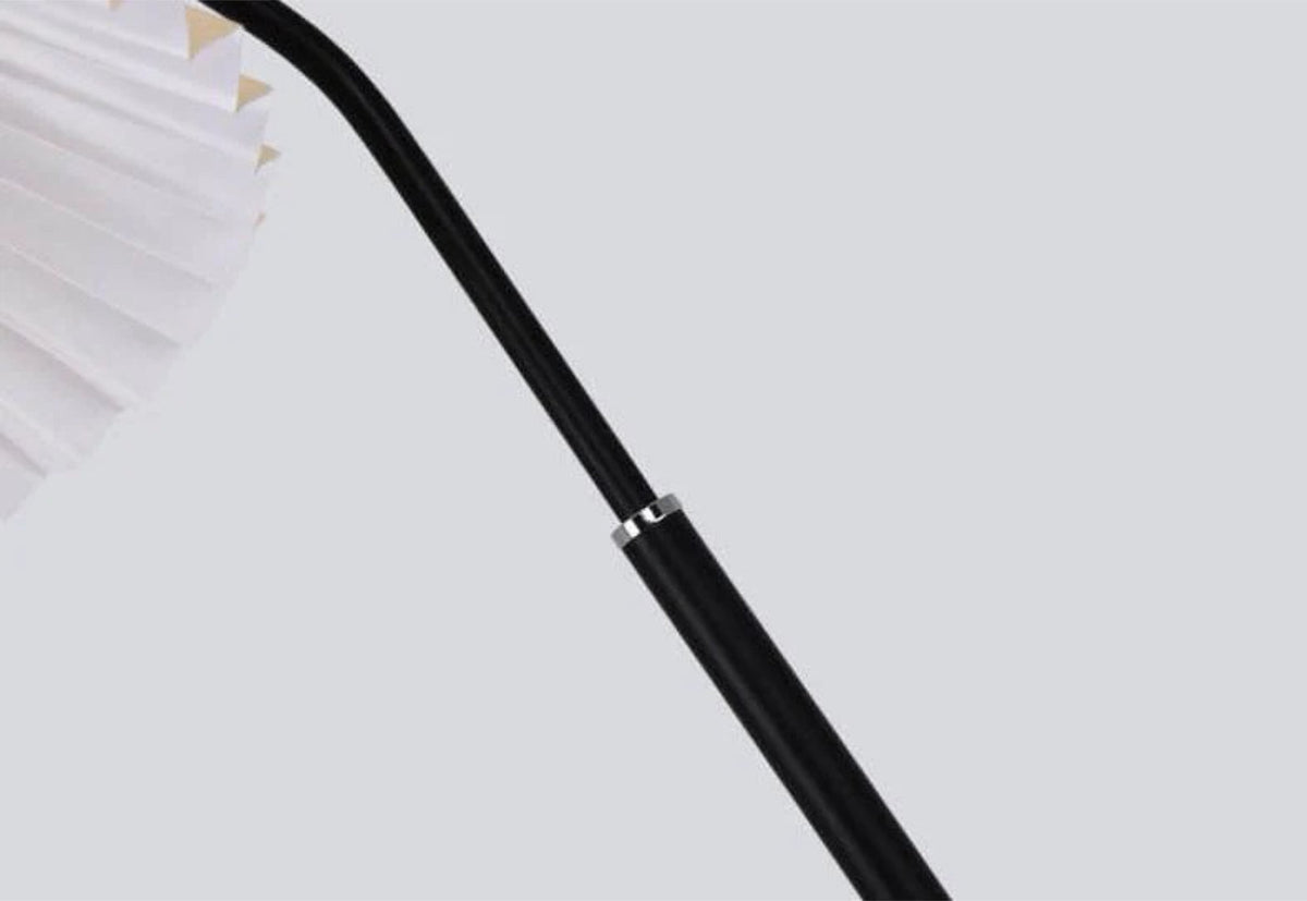 Stehlampe plissierter Schirm