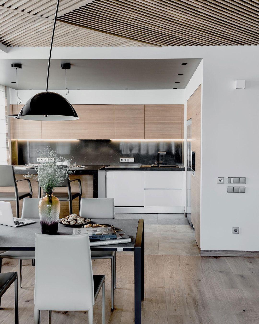 Bogen-Stehlampe mit verstellbarem Arm und drehbarem Lampenschirm für Wohn- und Schlafräume