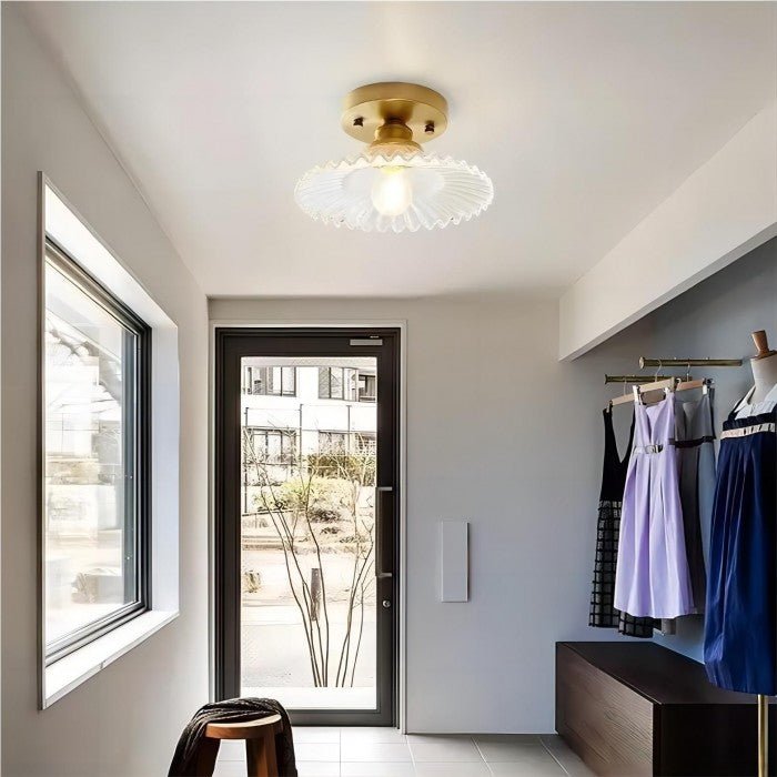 Glas-Deckenleuchte mit geriffelten Blütenblättern und E14-Fassung