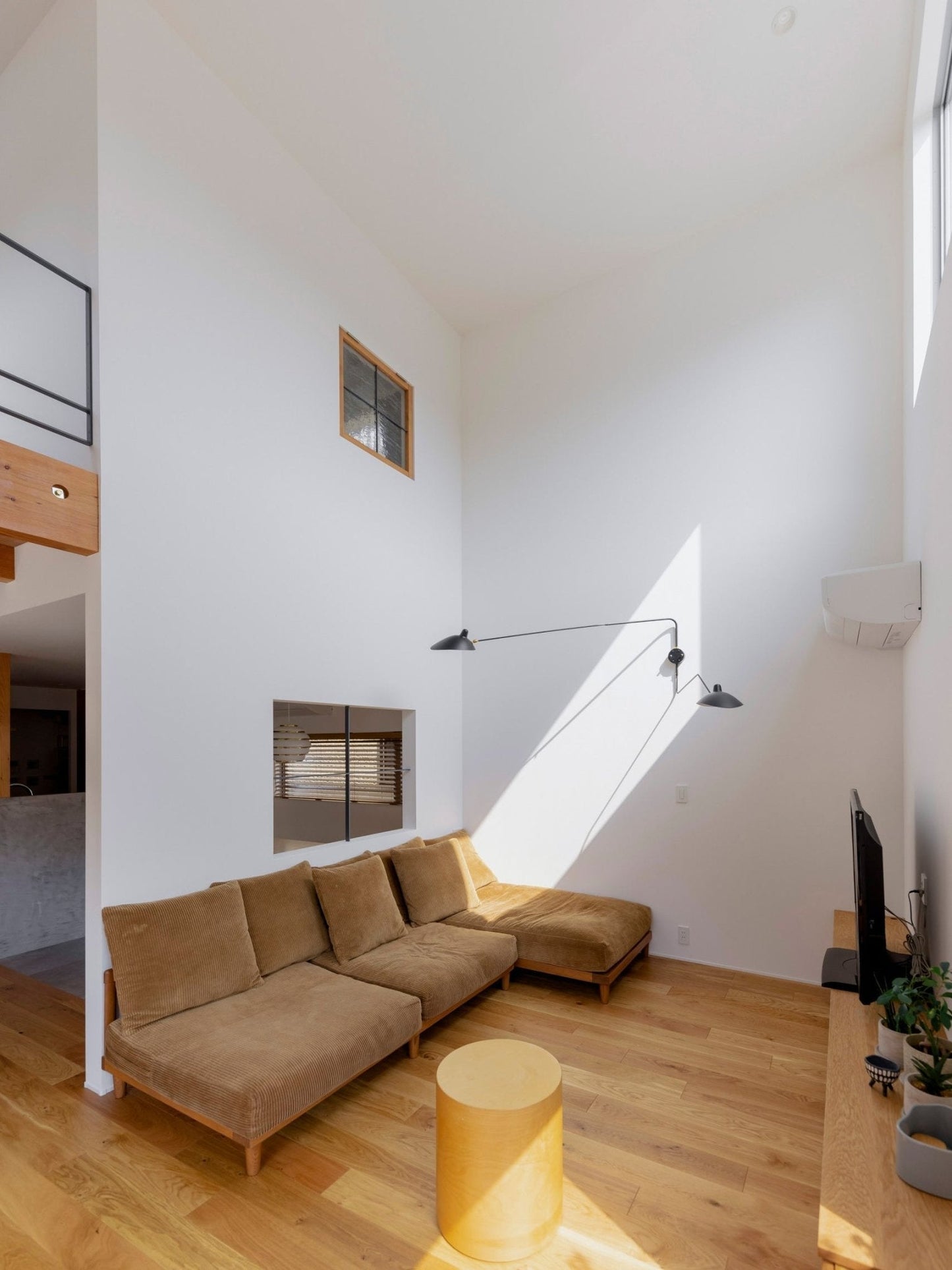 Wandleuchte mit Schwenkarm und drehbarem Lampenschirm aus Metall – verstellbare Innenbeleuchtung für Wohnräume