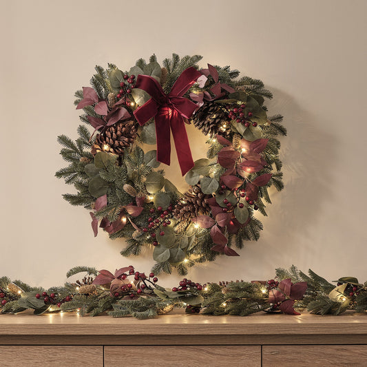 Weihnachtskranz mit Girlande